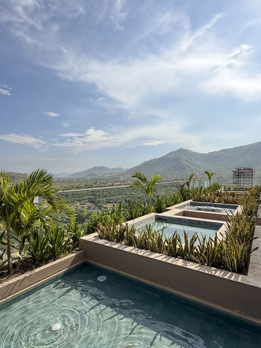 Jacuzzi con vista a la Sierra